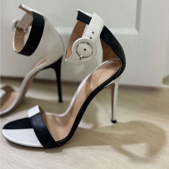 GIANVITO ROSSI Elegant Black and White Women's Heels - Picture 4 of 6